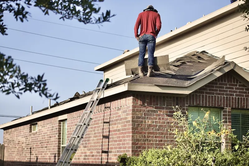 Professional roofer working on a residential roof in Jago